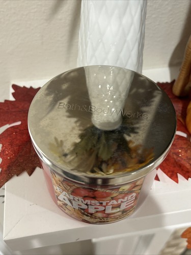 Bath and Body Works 3-wick candle Farmstand Apple- hard to find rare scent NEW - Picture 3 of 5