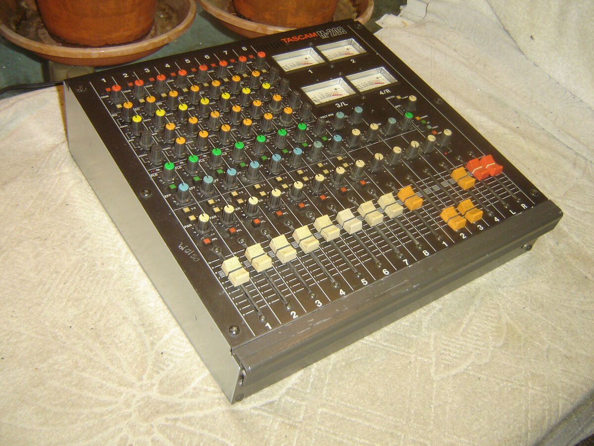 Tascam M-208, 8 Channel Analog Mixer Vintage, Quality Tascam M-208, 8 Channel Analog Mixer Vintage, Quality