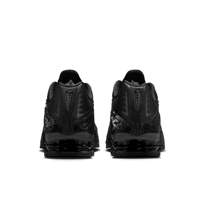 靴 Nike Wmns Shox R4 Black FloralDark Smoke Nike Shox R4 WMNS Black Floral - Apr 2025 - HV0934-002