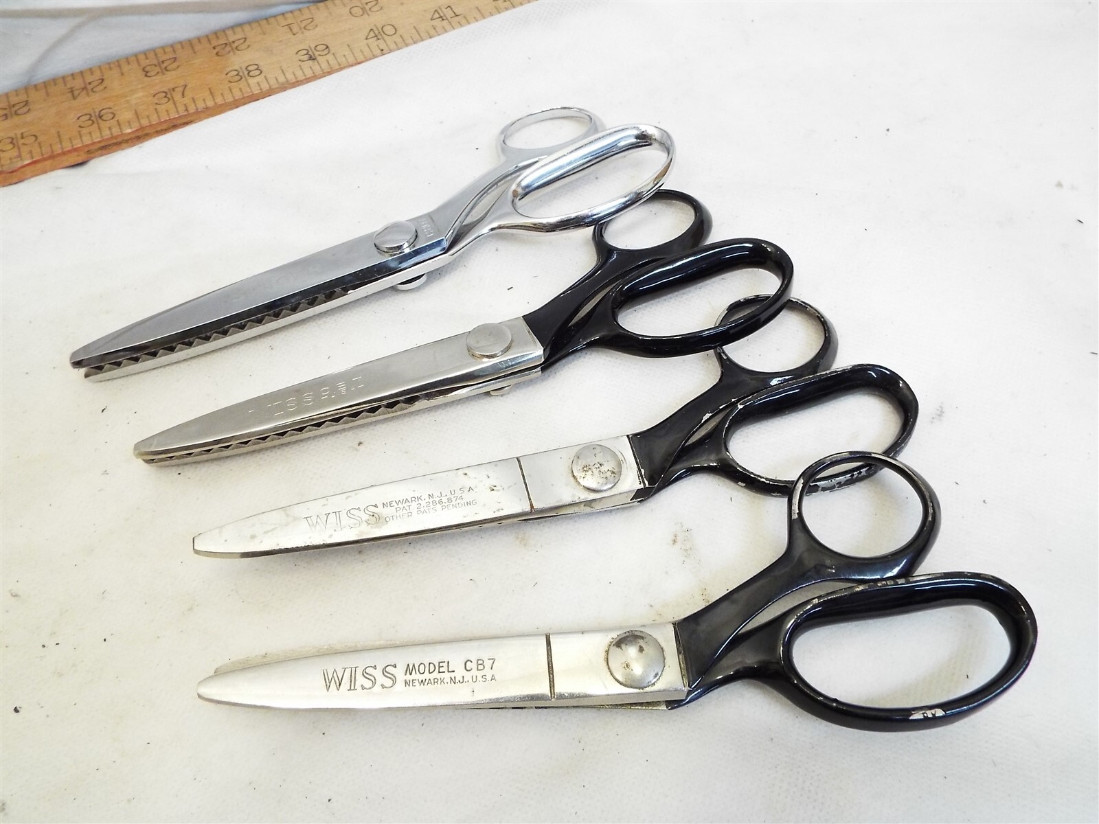 4 Pairs Vintage Pinking Shears Scissors Sewing Tools Wiss CB7 & Singer