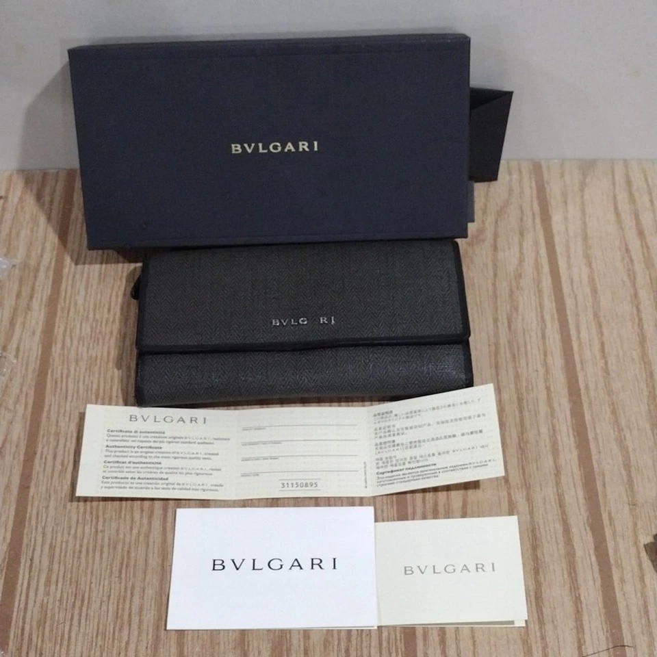 Autêntica bolsa de mão BVLGARI preta e cinza couro longa carteira dobrável, 7,5 x 4" - Imagem 2 de 4