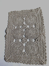 Tischdecke Beige Handarbeit Gehäkelt Rechteckig 34x24 Cm Mit Muster Gebraucht 