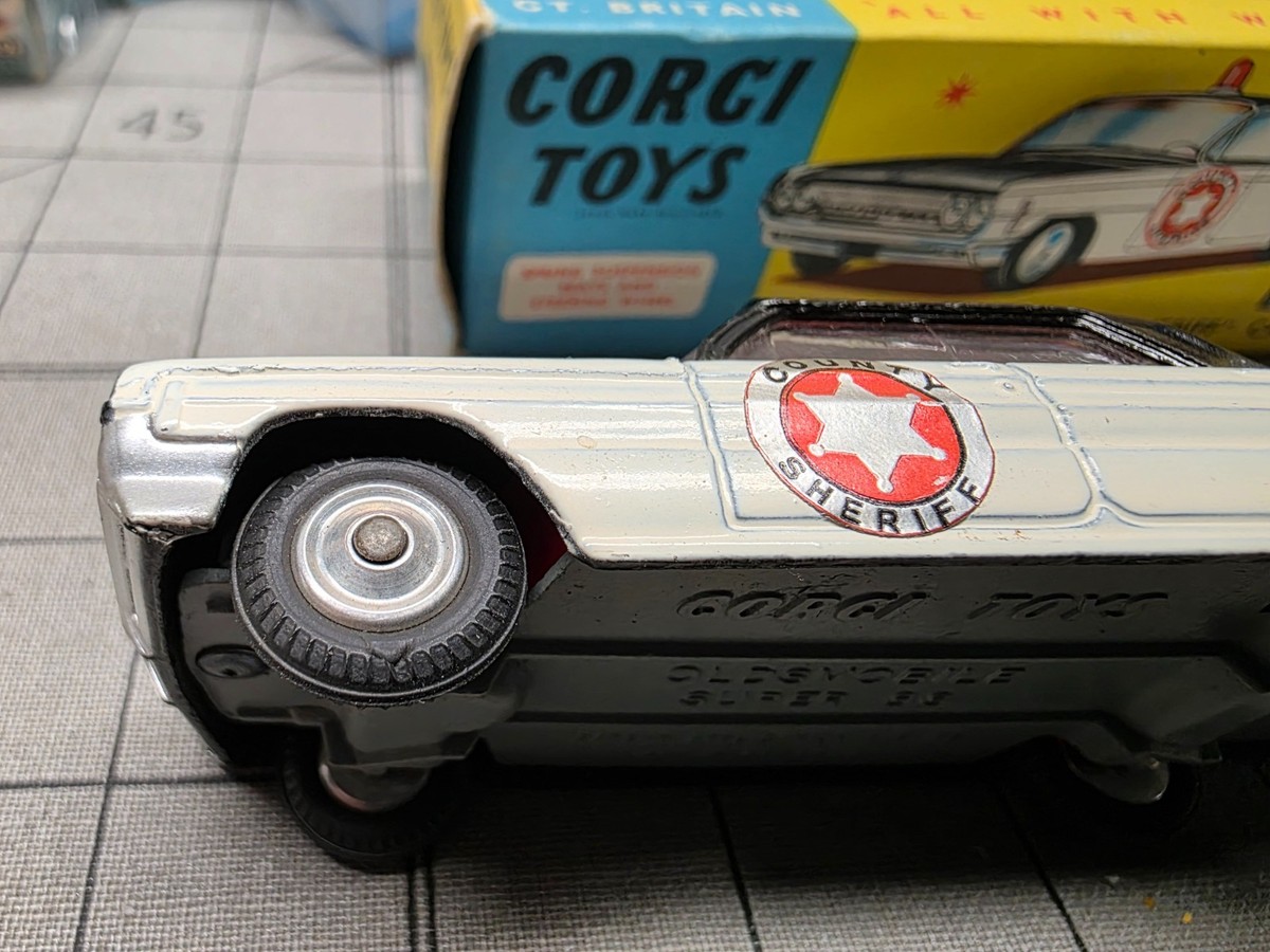 Vintage Corgi Toys Oldsmobile Super 88 Sheriff Car 237 w/ Original