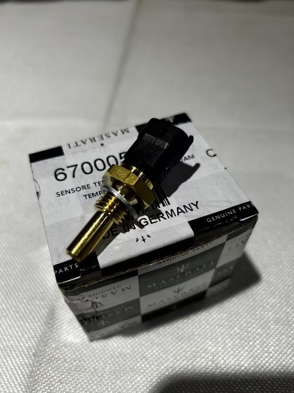 OEM Water Temperature Sensor for Maserati Ghibli Quattroporte Levante 670005736