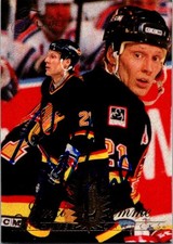 Jyrki Lumme 1994-95 Flair #192 Auto Hand Signed