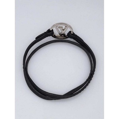 Louis Vuitton Black Leather LV Charm L To V Wrap Bracelet  display picture 3