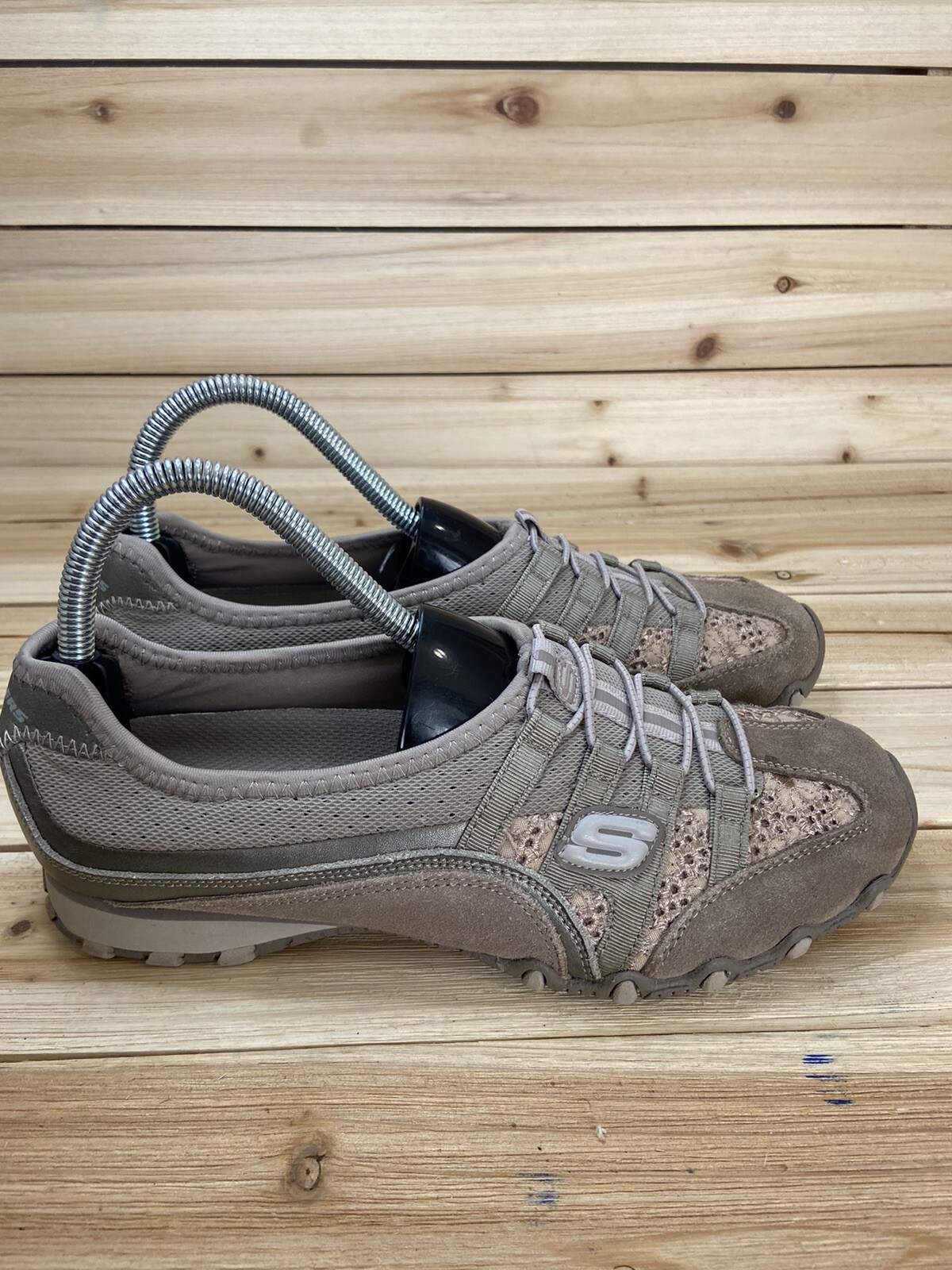 skechers slip on suede shoes womens sz