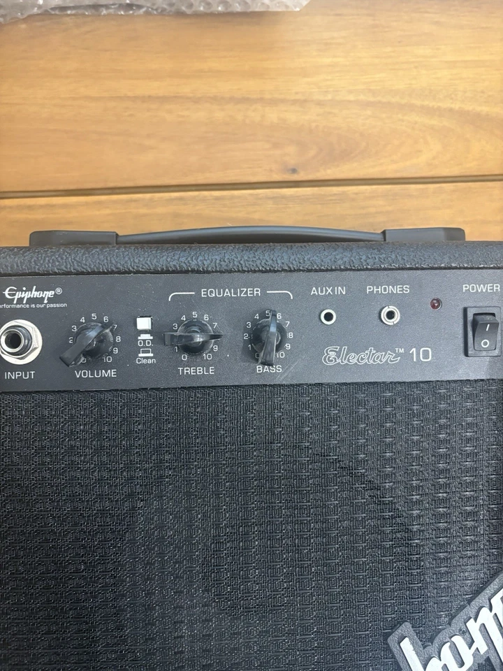 Amplificador de guitarra eléctrica de estado sólido Epiphone Electar 10 PROBADO Foto 3 de 3