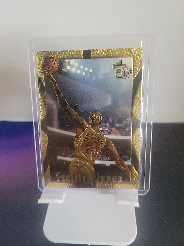 1994-95 Topps Embossed #16 Scottie Pippen Golden Idols