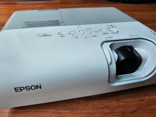 Epson EMP-S5 LCD Projector 63 hs Lamp with accessories and Remote Control - Picture 2 of 6