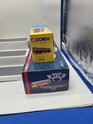 Corgi Classics GM Old Look 4515 Carolina Bus GM St. Louis 4505 Diecast Models L - Picture 5 of 13