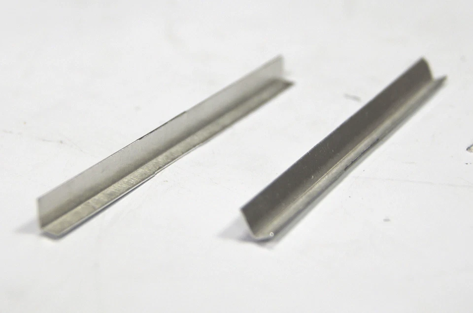 Placa de ventilación de faros GM 1993-2004 2 piezas nuevo OEM 16514289 Foto 3 de 4