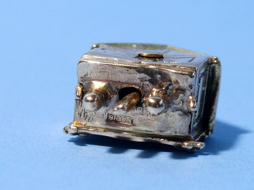 Vintage 1966 9ct Yellow Gold Moving Cuckoo Clock Bracelet Charm 4.1grams #16 - Picture 10 of 12