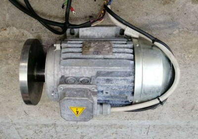 TECHNOGYM RUNRACE LAUFBAND DC MOTOR 2, 2kW MIT SCHWUNGMASSE