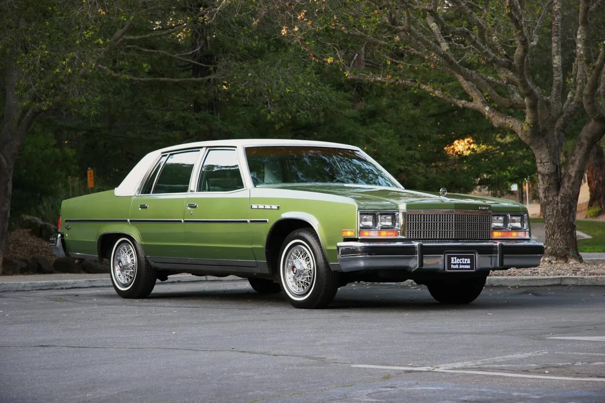 1979 BUICK ELECTRA PARK AVENUE SEDAN (4DOOR) POSTER 24 X 36 INCH