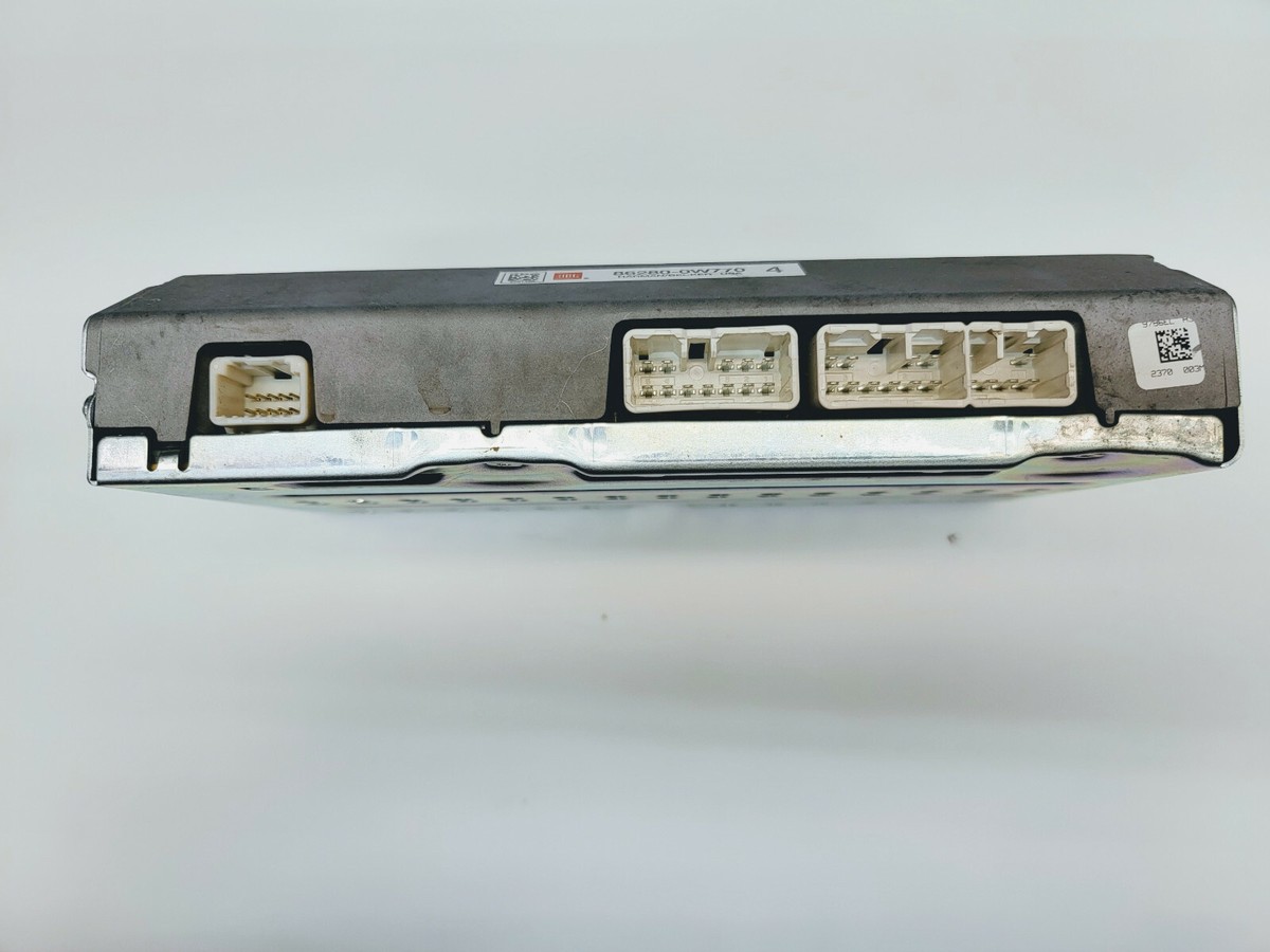 ザ・JBL・ストーリー 86280-0W770 Toyota Land Cruiser JBL amplifier 2010-2011