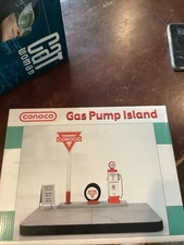 2001 Conoco gas pump island