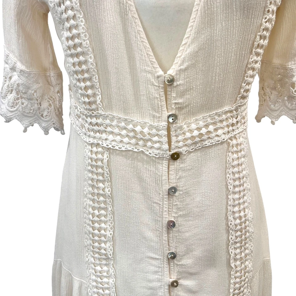 Vestido American Rag Off White Rayón Encaje Pradera Botón Delantero Cuello Mediano Foto 3 de 4