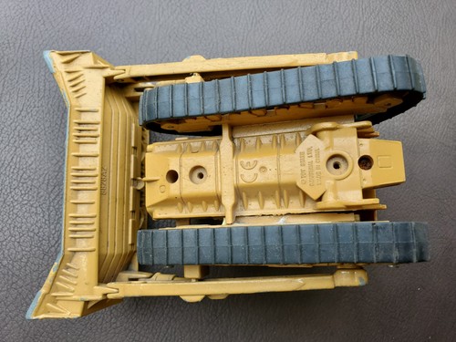 Toy State 1/63 D11T Caterpillar Bulldozer - Picture 5 of 5