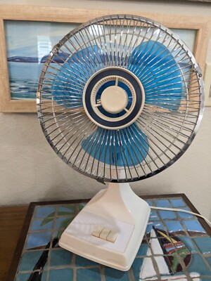 Vintage Tatung Blue Oscillating Desk Fan 2-Speed Model LE-9 Rotating LE9 WORKS