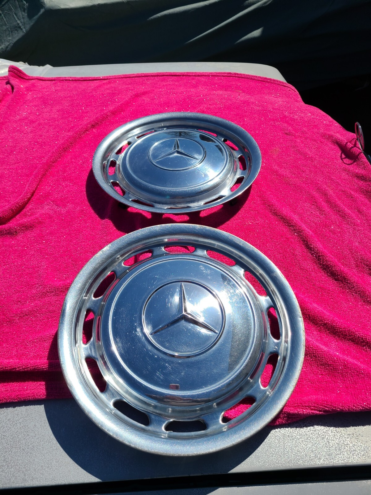 Mercedes Hub Cap W123 W115 W114 R107 W116 240D 300D 300CD 280SE 22O