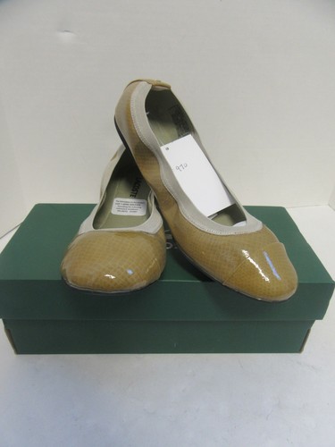 LACOSTE light brown cap-toe ballet 