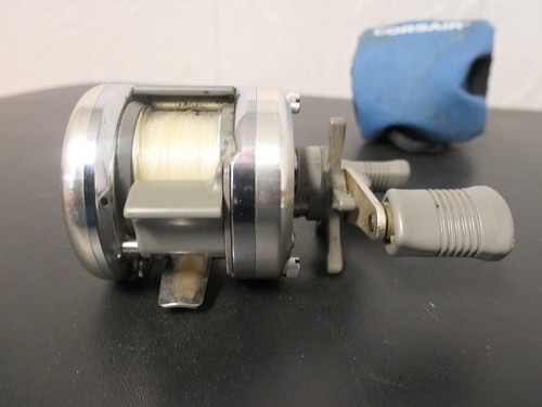 Used Shimano Corsair CS200 Round Baitcasting Reel - Picture 7 of 9