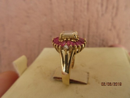 anello oro giallo 18 .kt diamanti rubini naturali + diamante 0,50 k.ottagonale - Foto 2 di 6
