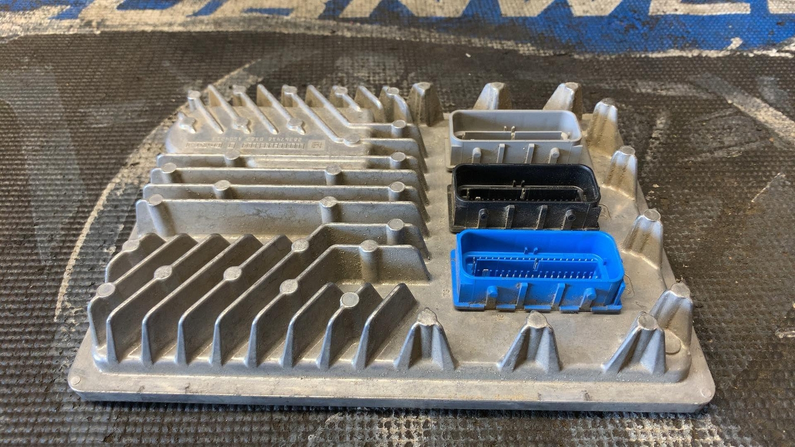 GMC Sierra 1500 ECM Engine Motor Brain Box Computer 2016 2017 2018 ...