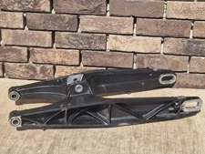 KTM DUKE IV 690.....BJ.2012...Schwingarm in Schwarz..Guter Zustand.