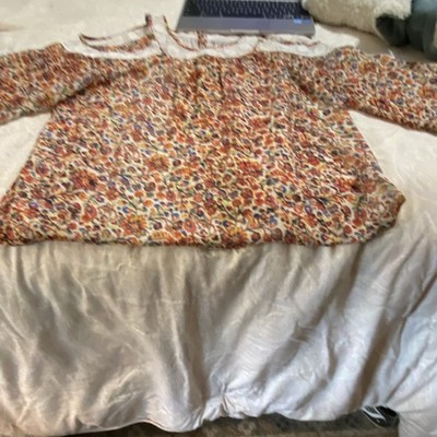 Daniel Rainn med floral print with crochet neck
