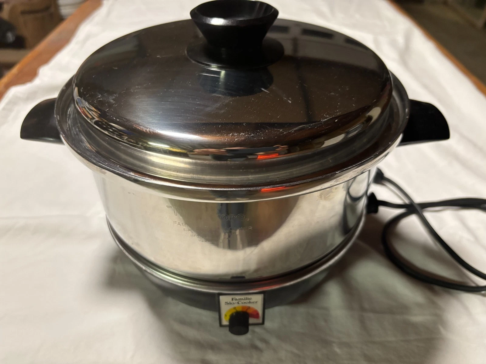 Family Slo Cooker , Multi Core 4 Quart Pot w lid & West Bend Hot Plate