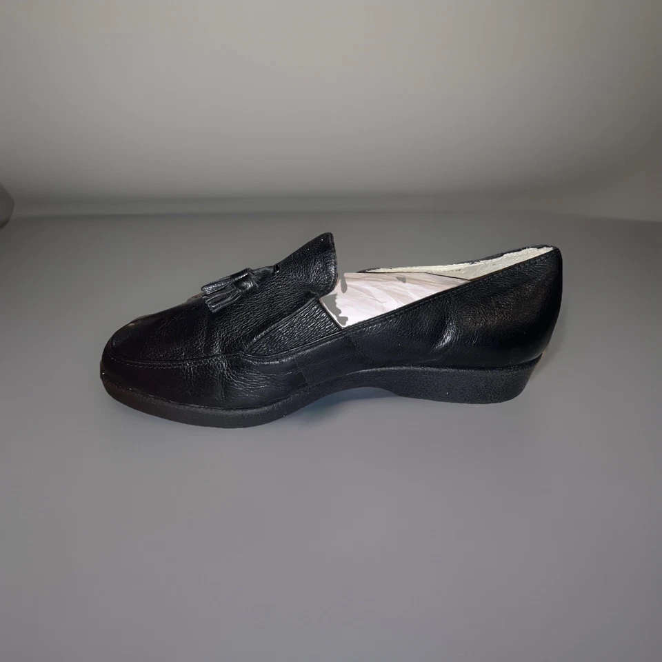 Мокасины женские Trotters черная кожа кисточки без шнурков комфортная обувь размер 7,5 - Изображение 2 из 4