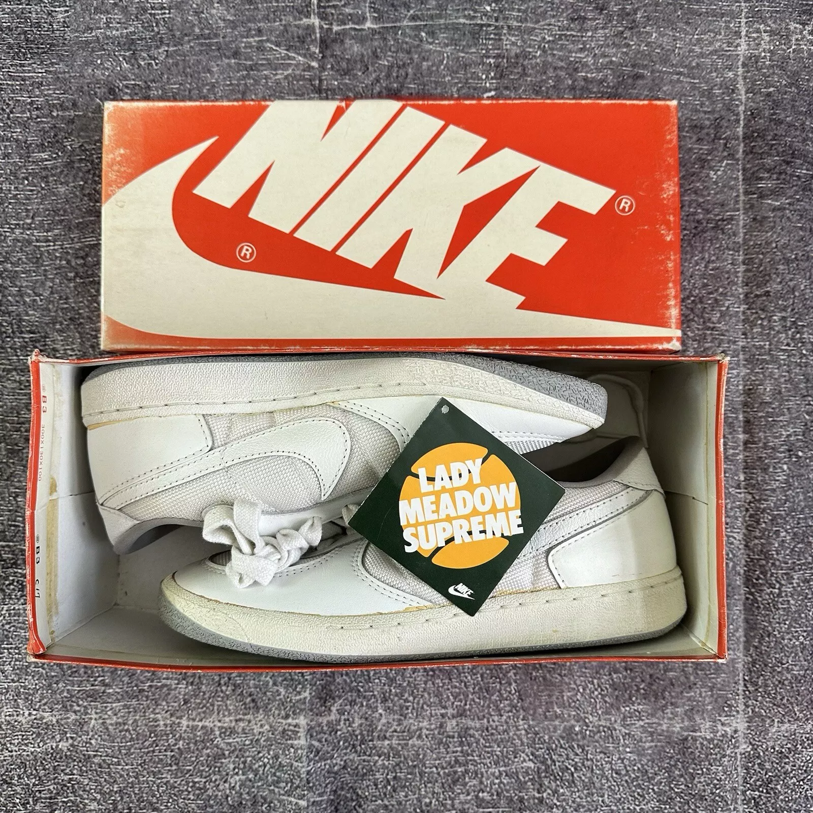 Chaussures de tennis femme Nike Lady Meadow Supreme blanc gris neuves dans leur boîte DS vintage années 80 pointure 7