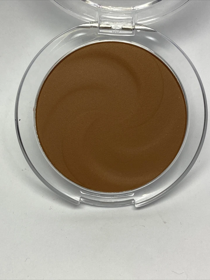 essence Mattifying Compact Powder Puder 60 True Mahogany 12g - Bild 3 von 3