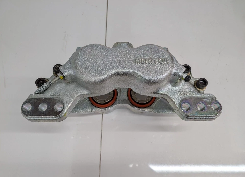 Pinza delantera izquierda PO#1 OEM 2016-2019 Ford F650 F750 Super Duty LC4Z-2B121-C Foto 3 de 4