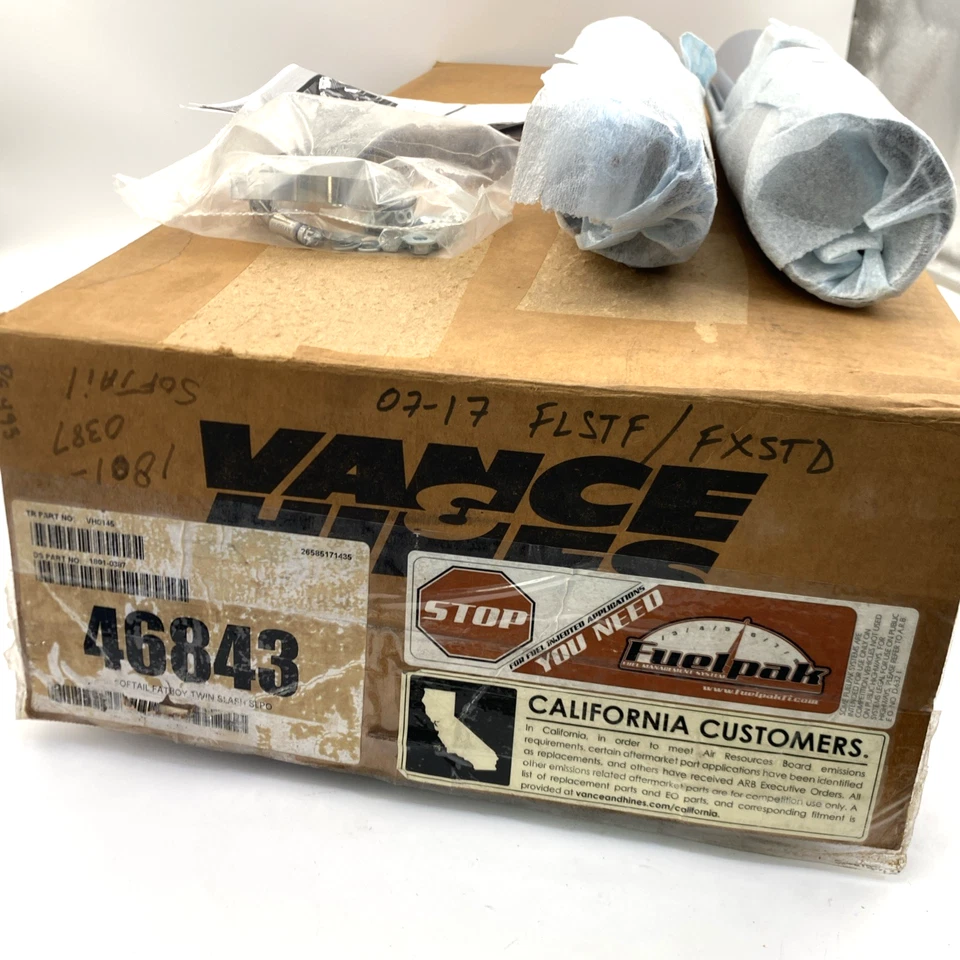 Silenciadores de escape sin cordones Vance & Hines 46843 Twin Slash 07-17 Harley Fatboy Foto 4 de 4