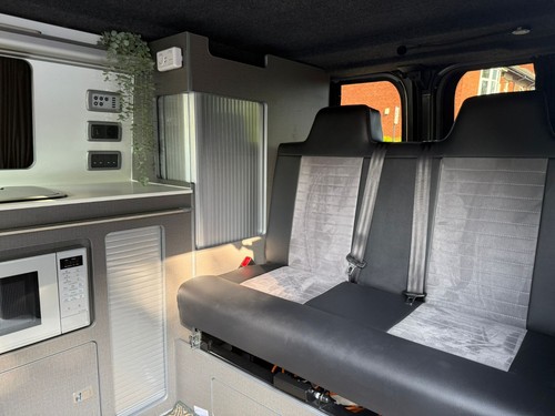 FORD TRANSIT 280 ECOBLUE CUSTOM CAMPER VAN - PROFESSIONAL CONVERSION - Picture 16 of 24
