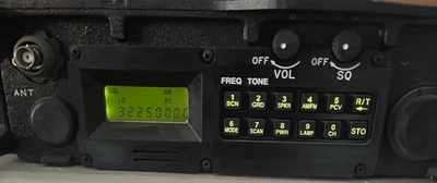 GENERAL DYNAMICS URC-200 VHF/UHF Transceiver - Bild 1 von 4