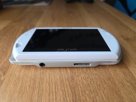 PlayStation GO Portable Pearl White PSP-N1000 Handheld Console Tested US SELLER