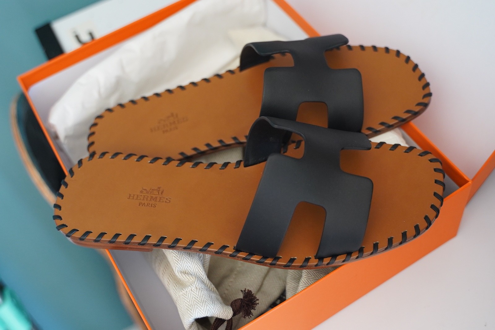 Hermes oran sandals black size 37.5