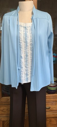 D3 70s 2PC LINDA BLAIR BABY BLUE SECRETARY TOP/TANK LACE RUFFLE SZ 10 TIE FRONT - Picture 2 of 24