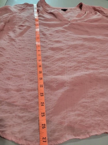 Torrid V-Neck Blouse Womens Size 2 Pink Excellent Textured Long Sleeve Top image 3