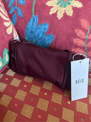 NWT Beis The Expandable Crossbody Charm in Burgundy