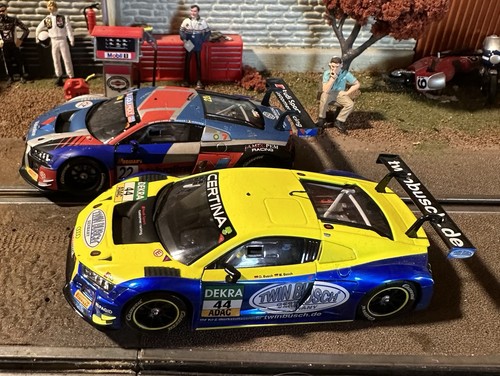 1/32 Slot Cars Pair Of Carrera Audi R8’s 