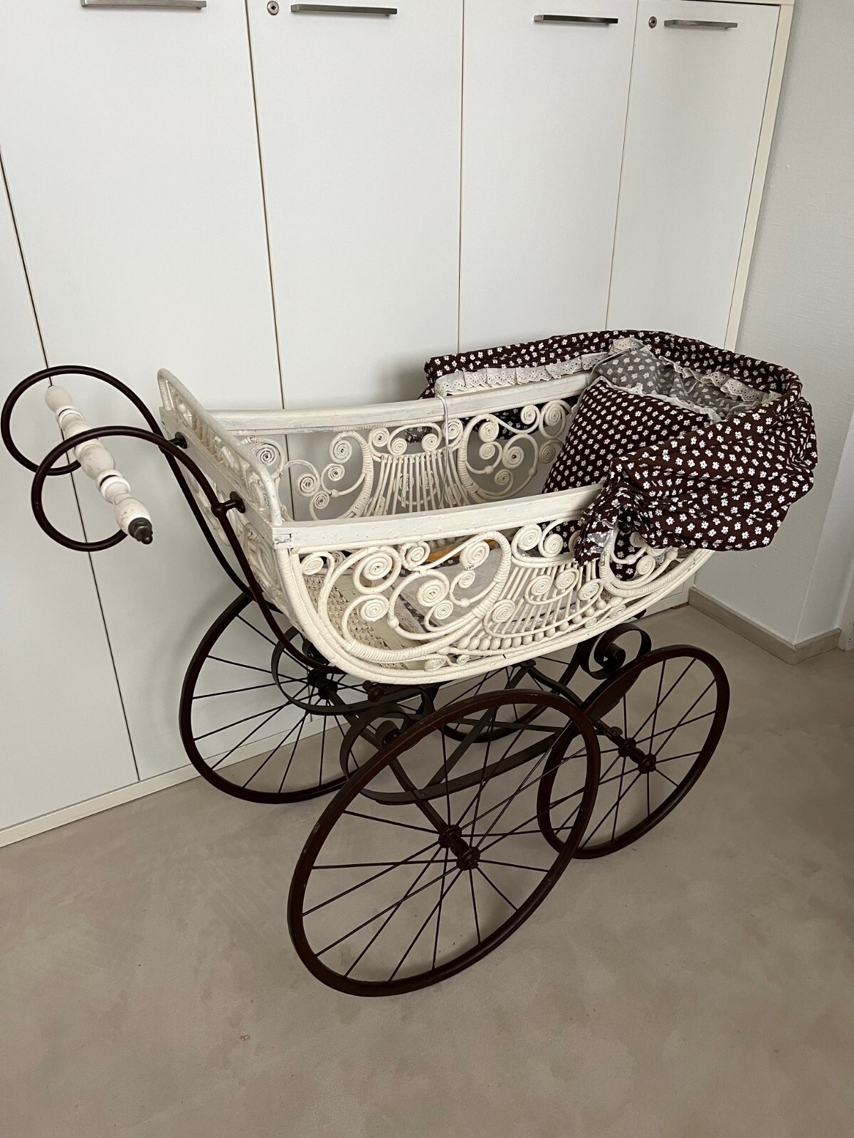 Nostalgischer Kinderwagen Sammlerstück um 1900