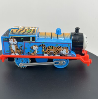 サファリランドとTYRセット Thomas & Friends Sodor Safari Tiger Adventure Train Set