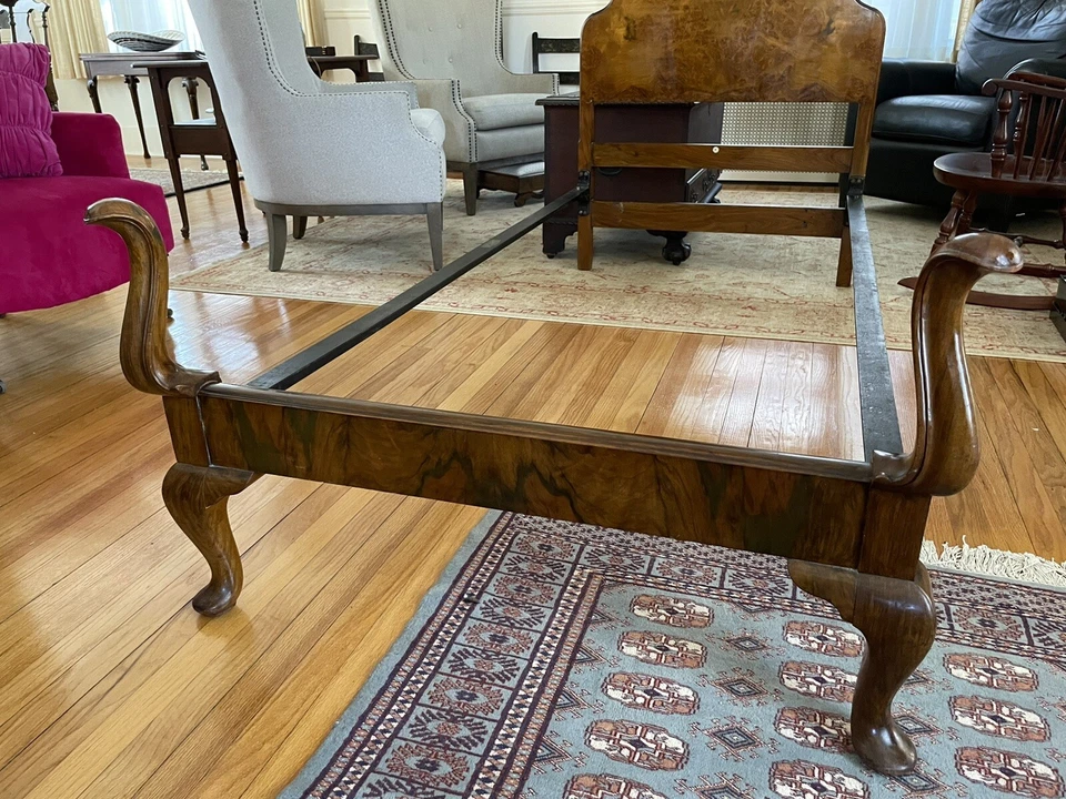 古董 1900 年初 Heal & Son Ltd. Vono Burr 核桃安妮女王双人床 — 第 2/4 张图片