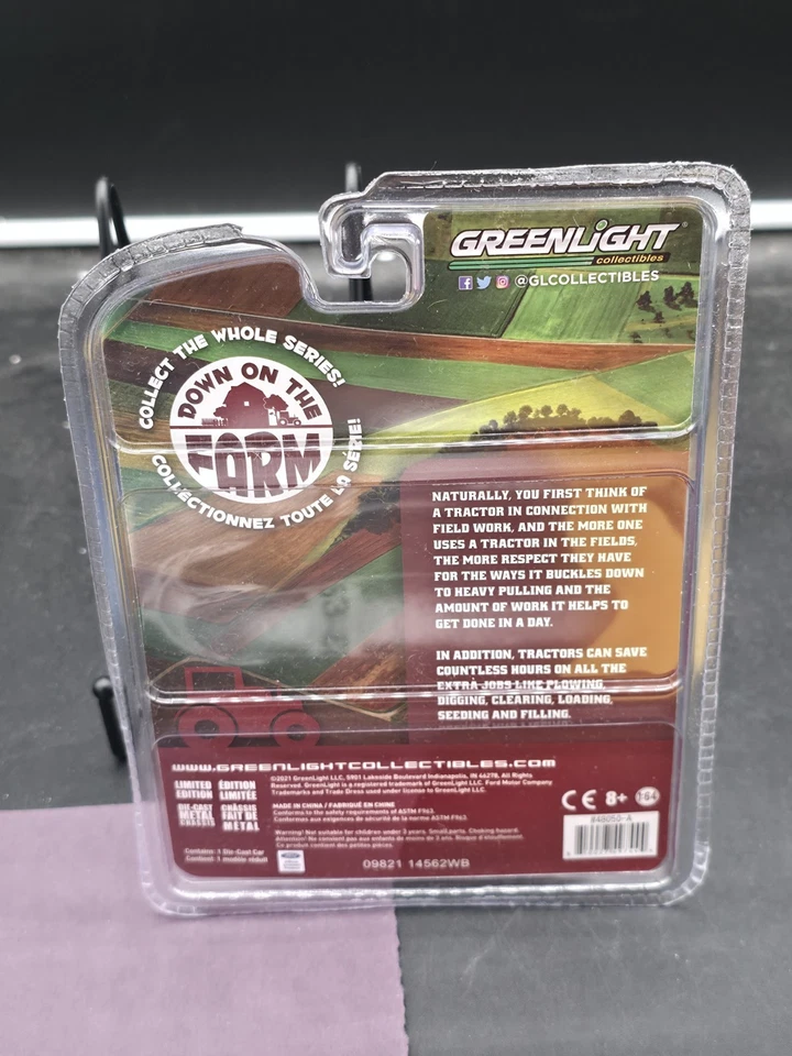 Ford 8N 1952 Greenlight con cargador frontal azul escala 1:64 abajo en la granja ertl Foto 2 de 2