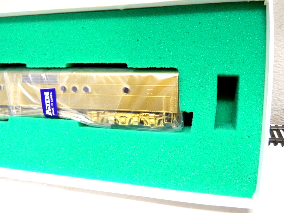 HO,new, OMI #5347,COLA/SF E-2 B unit,pwd,new in box,RARE, std DC,never unwrapped - Image 4 of 4